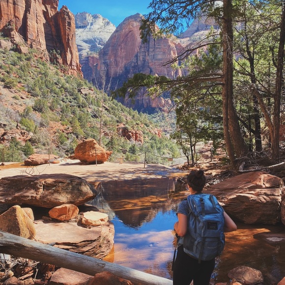 Meet your Posher, Becca - Picture 4 of 4